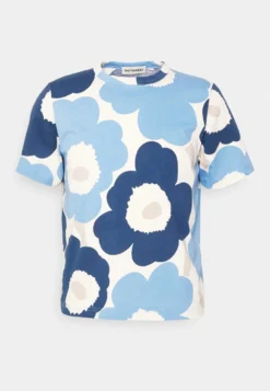 Marimekko Kioski Erna Unikko - T-Shirt Print - Blue/White -Marimekko Winkel 04c8f944e5074d168e7fb1dffe9a7d7a scaled