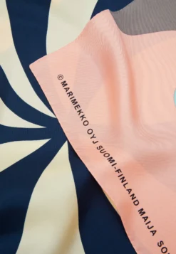 Marimekko Lauhtua Meduusa Scarf - Halsdoek - Orange/Yellow/Blue -Marimekko Winkel 060e94de7355482db29af5b6225ce546 scaled