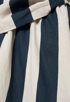 Marimekko Folka Maalis Skirt - Maxirok - Off-White/Dark Navy -Marimekko Winkel 07984b37d6d64119a5f385caf4681ac6 scaled