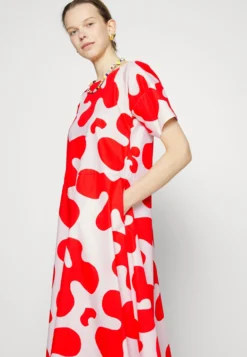 Marimekko Fenja Pulloposti Poplin Dress - Maxi-Jurk - Red -Marimekko Winkel 0c17209118e44dc9b27fa5ee48ef7a1a scaled