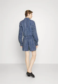 Marimekko Kioski Jokapoika- Shorts - White/Blue -Marimekko Winkel 0e4522ccc18b4b9e9a136f51ba0d53f1 scaled