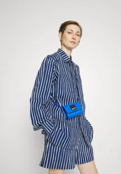 Marimekko Kioski Jokapoika- Shorts - White/Blue -Marimekko Winkel 0e8fd6cc315a4a41a4400f90549880a7 scaled