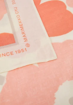 Marimekko Astrilli Unikko Bandana - Halsdoek - Pink/Off-White -Marimekko Winkel 129be1d13a294e419ccd4f9e1c4f7034 scaled