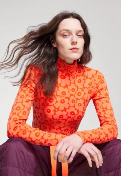 Marimekko Pilke Unikko Turtleneck - Longsleeve - Red/Orange 9 Marimekko Pilke Unikko Turtleneck - Longsleeve - Red/Orange -Marimekko Winkel 14912c93064244b5ab2baf1bf7922053 scaled