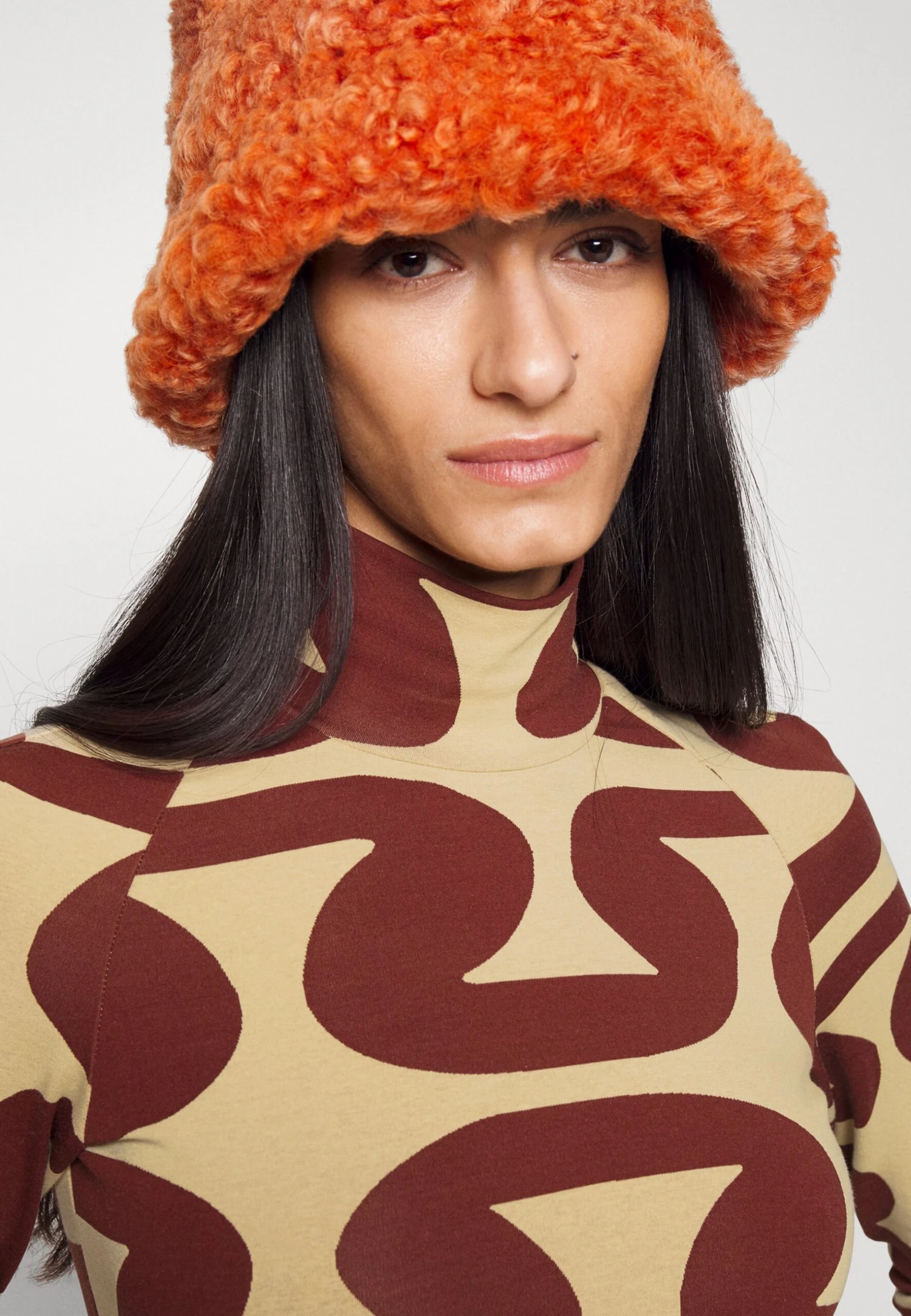 Marimekko Sentti Koukero Turtleneck Top - Longsleeve - Light Yellow/Dark Red 4 Marimekko Sentti Koukero Turtleneck Top - Longsleeve - Light Yellow/Dark Red - Afbeelding 4