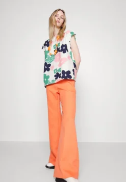 Marimekko Gappe Kevättalkoot Poplin- Blouse - Off-White/Pink/Green -Marimekko Winkel 19b836c7c877476a82f843d85d3da14e scaled