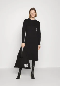 Marimekko Ennallaan Unikko Dress - Gebreide Jurk - Blue/Black -Marimekko Winkel 1a1e8870407145598f2fa0d809705004 scaled