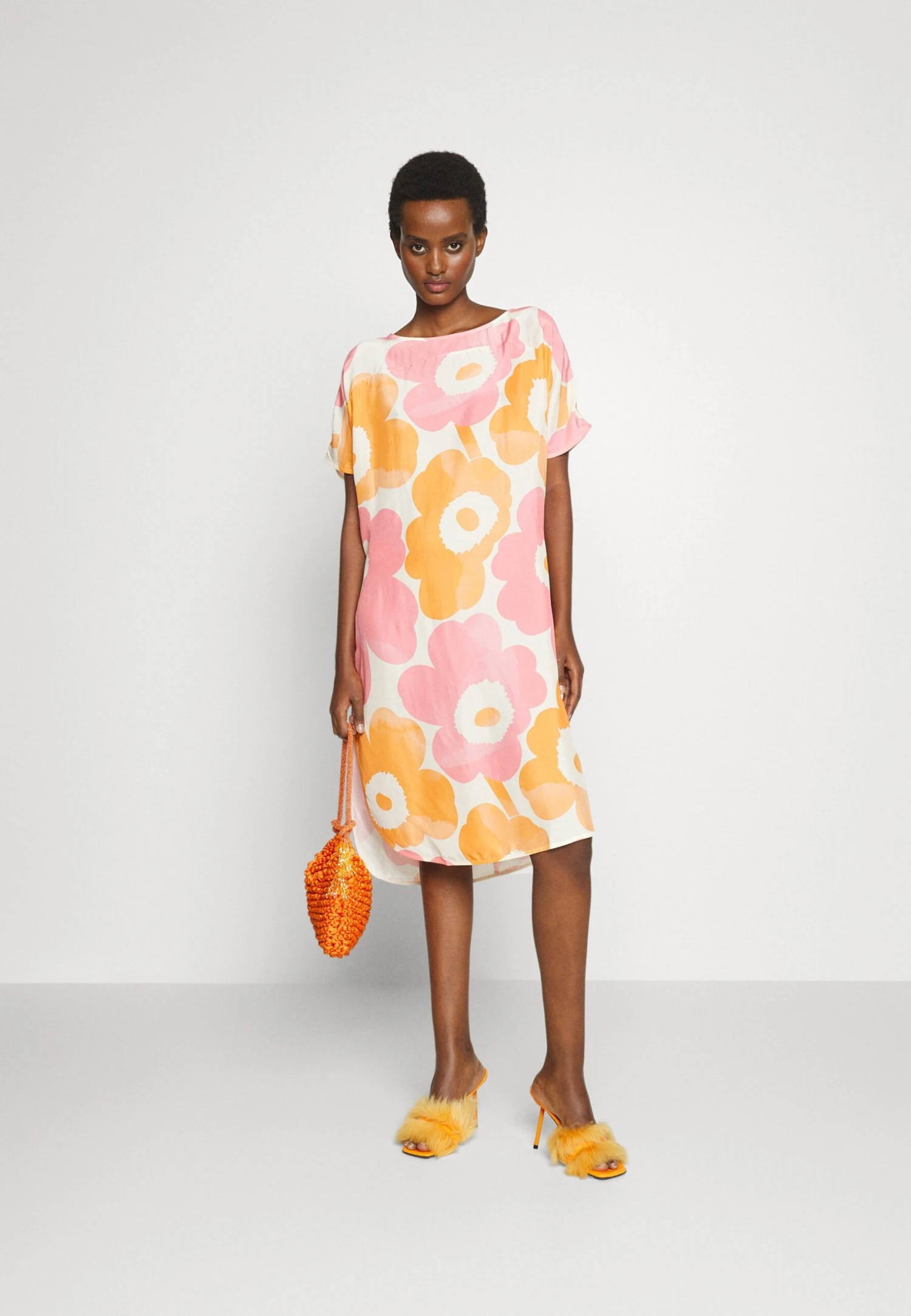 Marimekko Majus Unikko- Jurk - Off-White/Orange/Pink 2 Marimekko Majus Unikko- Jurk - Off-White/Orange/Pink - Afbeelding 2