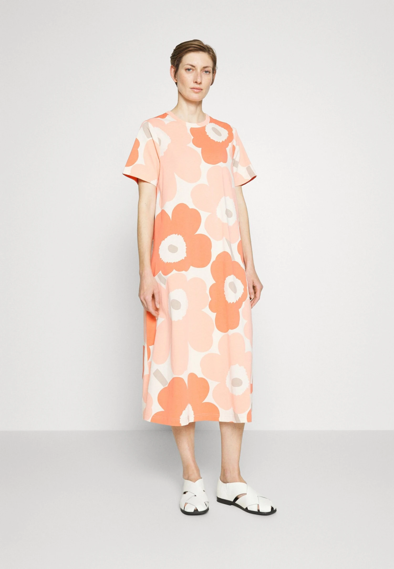Marimekko Kioski Petrun Unikko Dress - Jerseyjurk - Peach,/Orange/Off-White 1 Marimekko Kioski Petrun Unikko Dress - Jerseyjurk - Peach,/Orange/Off-White