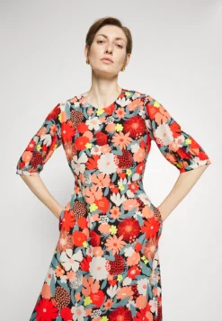 Marimekko Absidi Suvikimppu- Maxi-Jurk - Red/Green/Black -Marimekko Winkel 1d70fb430d0f4d25b79d83ae8ce0a441 scaled