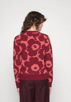 Marimekko Silfa Unikko Jumper - Trui - Dark Red/Pink -Marimekko Winkel 1dd73b53403248c1b4aae1c2273d634c scaled