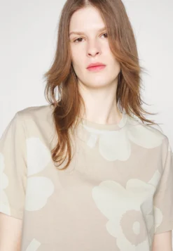 Marimekko Amela Juhla Unikko - T-Shirt Print - Off White, Beige -Marimekko Winkel 2030545f9f7443279eb741f75b1e9509 scaled