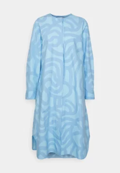 Marimekko Krihke Joonas Shirt Dress - Blousejurk - Light Blue/Blue 16 Marimekko Krihke Joonas Shirt Dress - Blousejurk - Light Blue/Blue -Marimekko Winkel 23b418725e9a4d32b51e06fedb7a5cba scaled