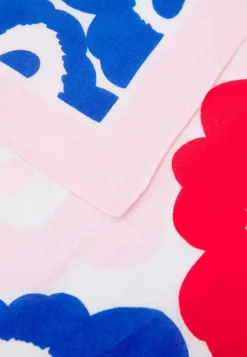 Marimekko Astrilli Mini Unikko Bandana - Halsdoek - Red/Black/Blue -Marimekko Winkel 26b8e969a5734b199d15452d61d5d63e scaled