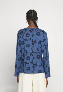 Marimekko Maissi Unikko- Longsleeve - Blue, Dark Blue 7 Marimekko Maissi Unikko- Longsleeve - Blue, Dark Blue -Marimekko Winkel 27537df452444c15b2964a89bde7c52c scaled