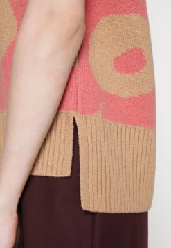 Marimekko Retro Unikko West - Trui - Beige/Pink -Marimekko Winkel 2cbd5c0500674b6c9813b239f7f6506a scaled