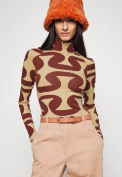 Marimekko Sentti Koukero Turtleneck Top - Longsleeve - Light Yellow/Dark Red 14 Marimekko Sentti Koukero Turtleneck Top - Longsleeve - Light Yellow/Dark Red -Marimekko Winkel 3314dede42e54e98b44128e2fa97bfb9 scaled