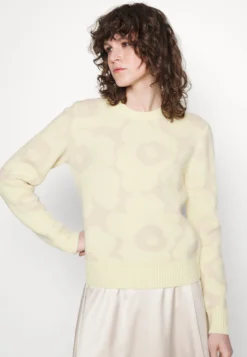 Marimekko Silfa Unikko Jumper - Trui - Light Yellow/Beige 9 Marimekko Silfa Unikko Jumper - Trui - Light Yellow/Beige -Marimekko Winkel 337162e04f7744fdb9b1b3bd3d89e0f0 scaled