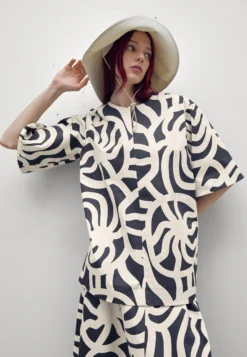 Marimekko Feles Joonas - Blouse - Dark Navy, Sand