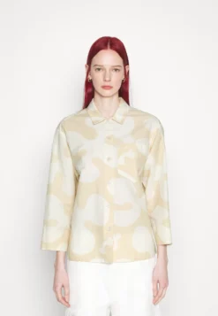 Marimekko Hilba Pulloposti Overshirt - Blouse - Sand/Off White -Marimekko Winkel 37ef2661e4774ab3aa62d55fb218e49f scaled