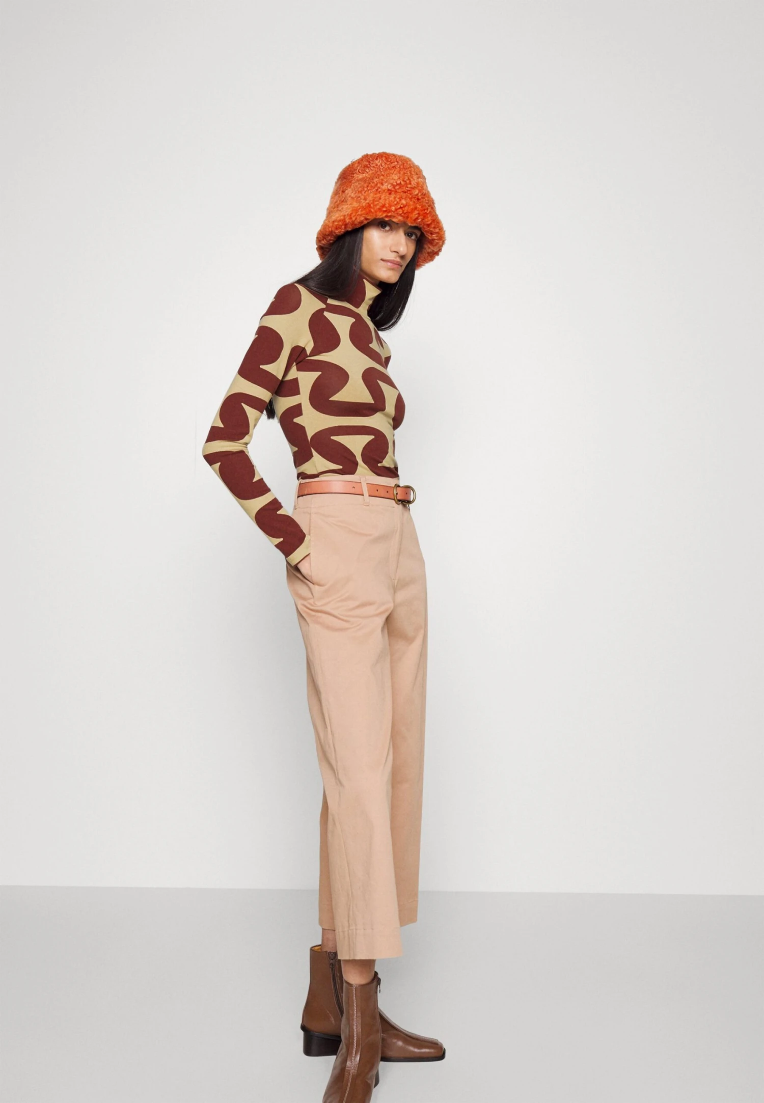 Marimekko Sentti Koukero Turtleneck Top - Longsleeve - Light Yellow/Dark Red 7 Marimekko Sentti Koukero Turtleneck Top - Longsleeve - Light Yellow/Dark Red - Afbeelding 7