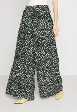 Marimekko Arkadi Tuulahdus Trousers - Broek - Black/Green/Off White