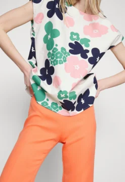 Marimekko Gappe Kevättalkoot Poplin- Blouse - Off-White/Pink/Green -Marimekko Winkel 438b0248b7cd42489357d714750717d4 scaled