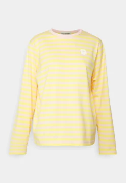 Marimekko Tasaraita Relaxed Longsleeve - Longsleeve - Yellow/Pink -Marimekko Winkel 43ff3cdab49d4cf4a322a803b4d03a18 scaled