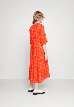 Marimekko Koboltti Rentukka Dress - Maxi-Jurk - Pink/Orange -Marimekko Winkel 4423926b45c24c7890b5c5b182a14896 scaled