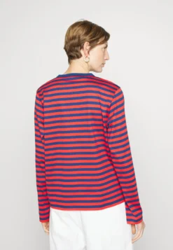 Marimekko Kioski Tasaraita Relaxed Longsleeve - Longsleeve - Blue/Red -Marimekko Winkel 474dde7ea03147d5bed96e5f7d61eed5 scaled