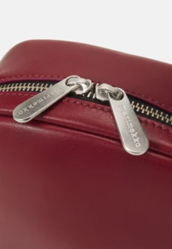 Marimekko Schoudertas - Dark Red -Marimekko Winkel 479721d0d65049acaef614ca9bc7d61f scaled