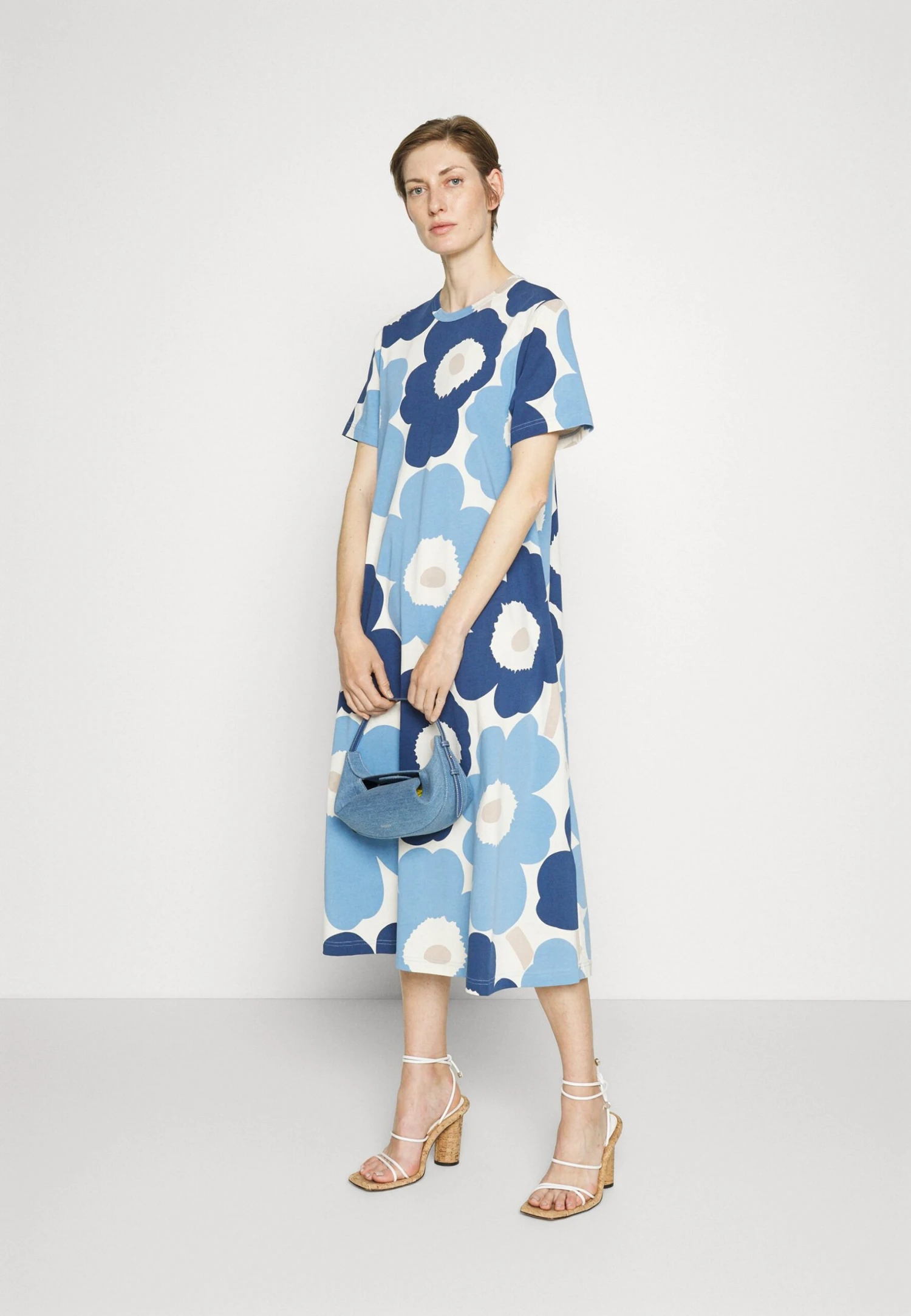 Marimekko Kioski Petrun Unikko Dress - Jerseyjurk - Blue/Dark Blue/Off-White 2 Marimekko Kioski Petrun Unikko Dress - Jerseyjurk - Blue/Dark Blue/Off-White - Afbeelding 2