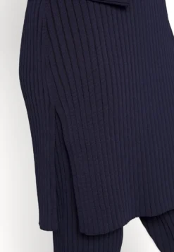 Marimekko Raidakas Knitted Dress - Gebreide Jurk - Blue/Black -Marimekko Winkel 4aca18de09084f1eaffddc17564d87d4 scaled