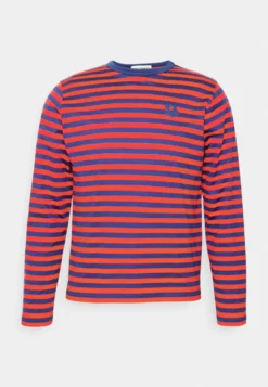 Marimekko Kioski Tasaraita Relaxed Longsleeve - Longsleeve - Blue/Red -Marimekko Winkel 4d843dbeb2294a89af0163acf6b2a344 scaled