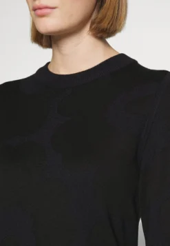 Marimekko Ennallaan Unikko Dress - Gebreide Jurk - Blue/Black -Marimekko Winkel 4e0faf4d6c63476c9273d8dcea2bde7f scaled