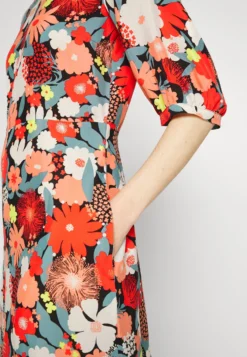 Marimekko Absidi Suvikimppu- Maxi-Jurk - Red/Green/Black -Marimekko Winkel 4f3e715d1417495ca57eb086d7f5be33 scaled