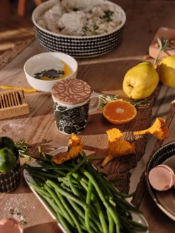 Marimekko Karhuemo Mok 2,5 Dl -Marimekko Winkel 500657 01 4 EnvironmentImage 0a5967b8af scaled