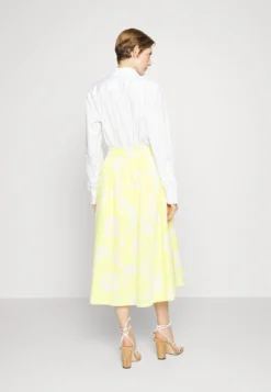 Marimekko Garrel Unikko Cotton Poplin- A-Lijn Rok - Yellow/White -Marimekko Winkel 5afc8e6baa504699976a58936ad19835 scaled