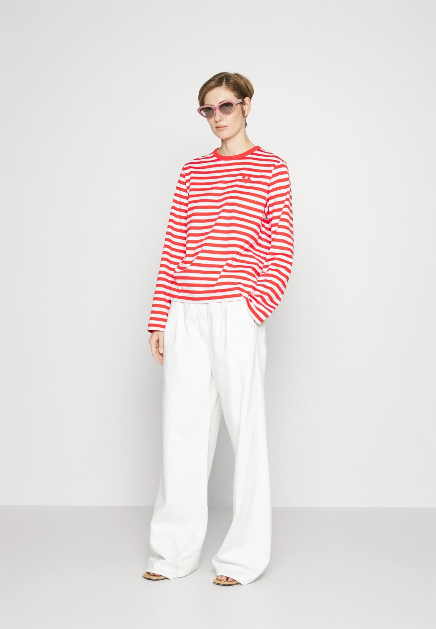 Marimekko Kioski Tasaraita Relaxed Longsleeve - Longsleeve - Red/White 2 Marimekko Kioski Tasaraita Relaxed Longsleeve - Longsleeve - Red/White - Afbeelding 2