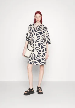 Marimekko Elen Joonas Dress - Jurk - Dark Navy, Sand -Marimekko Winkel 67027bec4ad04cb6ac431117f965db8c scaled
