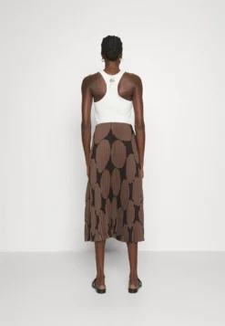 Marimekko Kyllikki Kivet Plissee Skirt - Plooirok - Dark Brown/Brown -Marimekko Winkel 6761a66e4ee84c27948d98c1a70d7f8f scaled