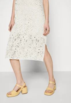 Marimekko Ranso Unikko Dress - Gebreide Jurk - Light Yellow/Off-White 11 Marimekko Ranso Unikko Dress - Gebreide Jurk - Light Yellow/Off-White -Marimekko Winkel 6b19389789644f3aa04ed1769f281d0a scaled