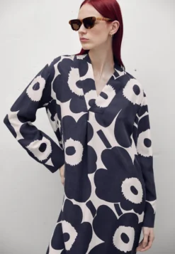 Marimekko Iissat Unikko Mix Dress - Jurk - Off White/Dark Navy -Marimekko Winkel 6d8dc77162d34bf8b457a9d53307b5cf scaled