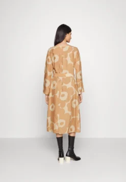 Marimekko Tyväri Unikko Dress - Jurk - Beige, Brown -Marimekko Winkel 70b1f6c39d2f4d77bcd187136f844d86 scaled
