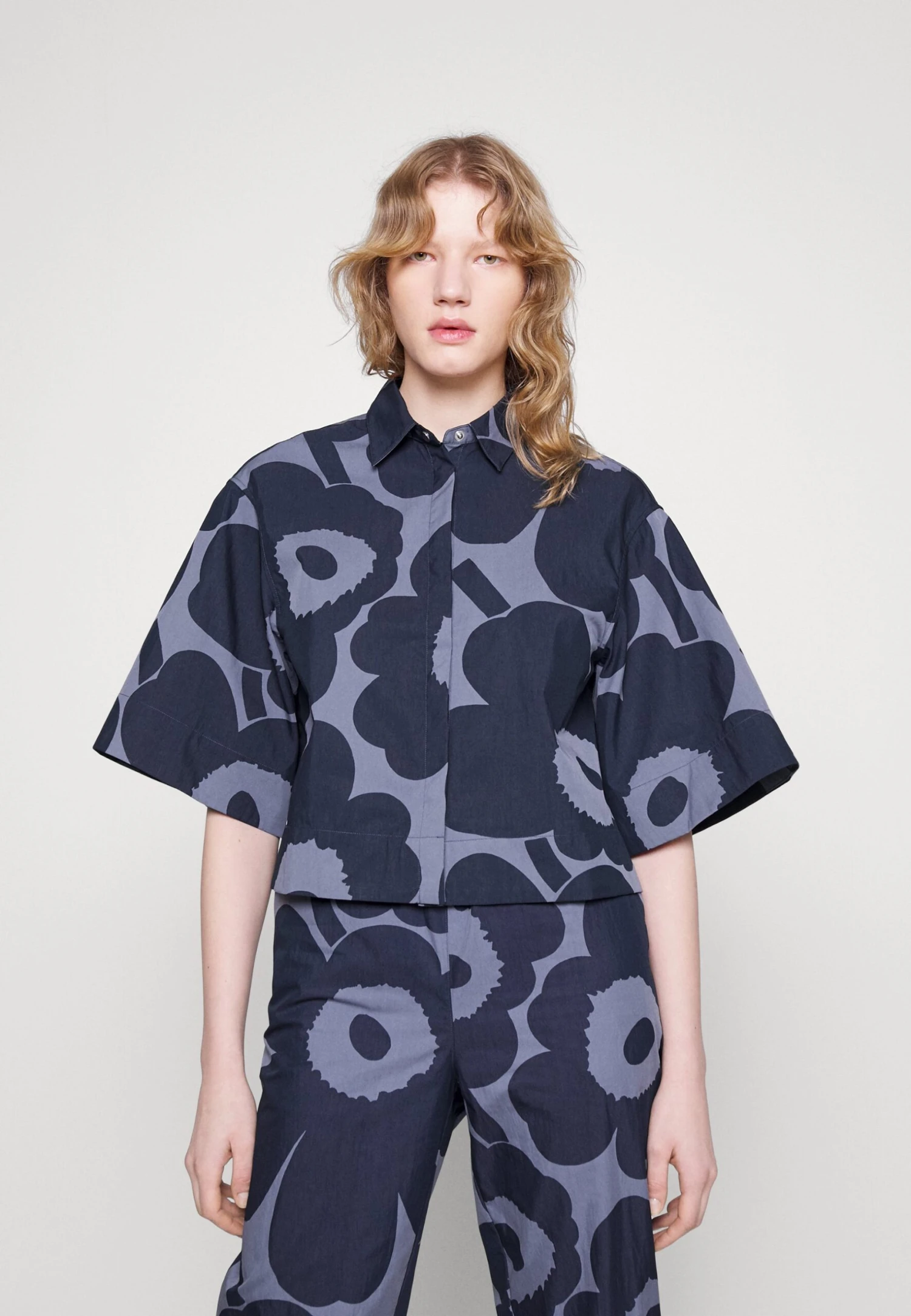 Marimekko Kiertorata Unikko- Overhemdblouse - Blue/Dark Blue 1 Marimekko Kiertorata Unikko- Overhemdblouse - Blue/Dark Blue