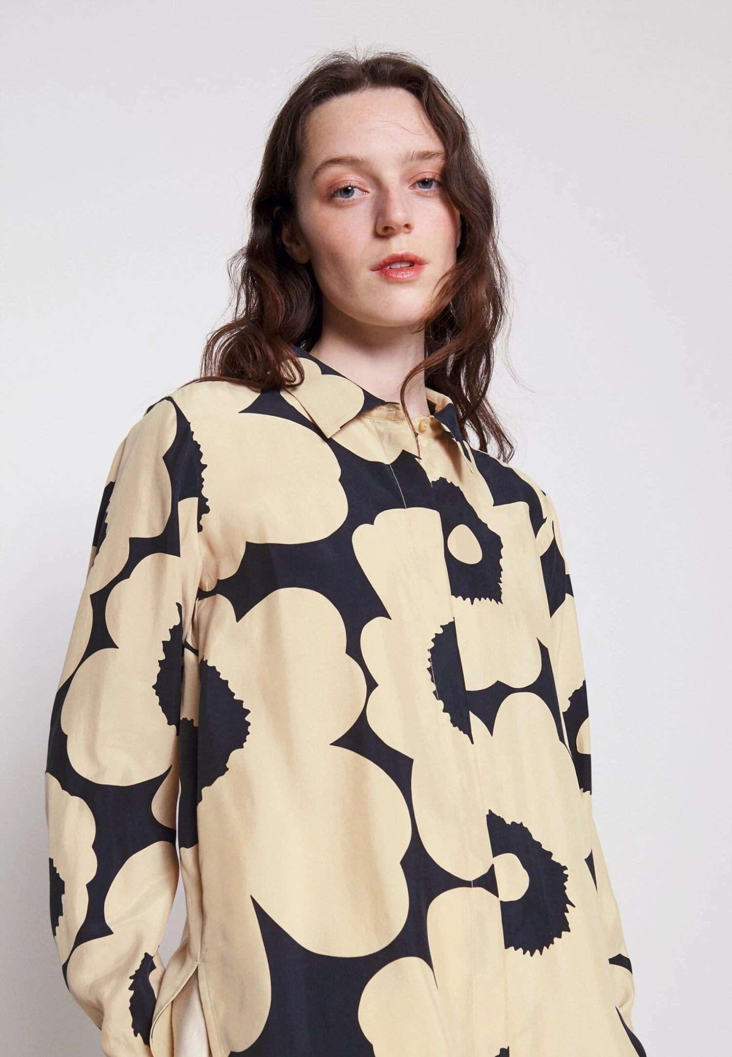 Marimekko Värssy Unikko - Overhemdblouse - Marinblå 5 Marimekko Värssy Unikko - Overhemdblouse - Marinblå - Afbeelding 5
