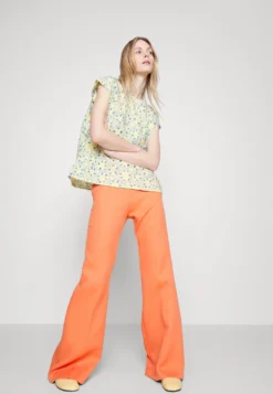 Marimekko Nahkol Rentukka- Top - Light Yellow/Light Blue -Marimekko Winkel 7698920e5f49430da265de18bba22c79 scaled