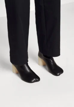 Marimekko Tuokio Solid Trousers - Broek - Black -Marimekko Winkel 7d1c2d7d31db4e1d8390c00cfa8175de scaled