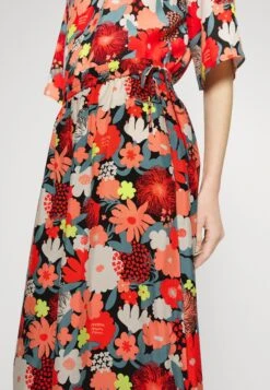 Marimekko Arkadi Suvikimppu Cupro Trousers - Broek - Red/Green/Black -Marimekko Winkel 803d2a8e32e24617accb758259a5c62e