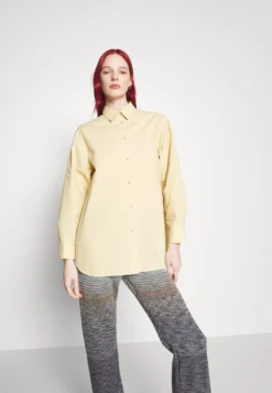 Marimekko Griste Solid Shirt - Blouse - Beige -Marimekko Winkel 83fbcc86a1234063a39b651a0acb8c2e scaled